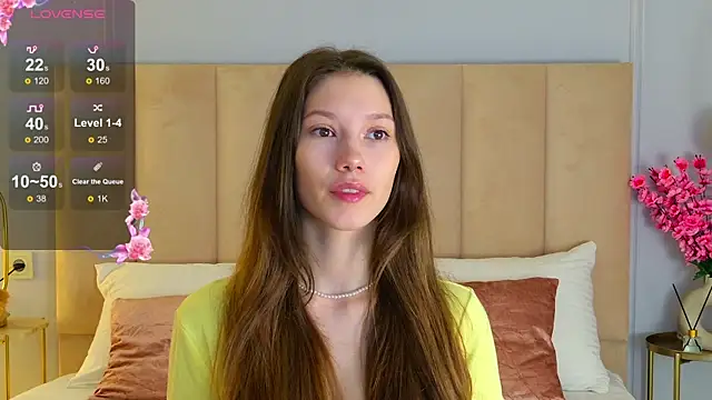 Snapshot of MaryNixon_ chatting on 11.13.25 MaryNixon online show from 11.13.25