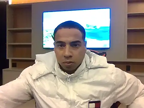 Snapshot of JUNINHOLEKE chatting on 09.10.25 JUNINHOLEKE online show from 09.10.25