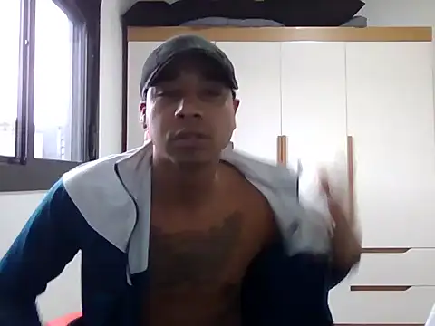 Snapshot of JUNINHOLEKE chatting on 09.15.25 JUNINHOLEKE online show from 09.15.25