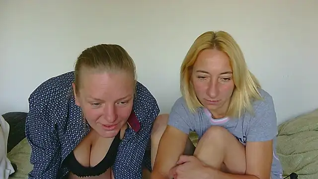 Snapshot of sassycruisecontrol chatting on 10.02.25 sassycruisecontrol online show from 10.02.25