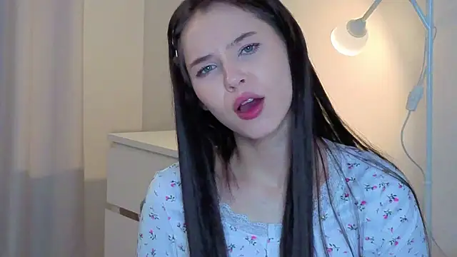 Snapshot of slyshypie chatting on 09.27.25 slyshypie online show from 09.27.25