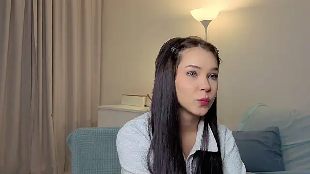 Snapshot of slyshypie chatting on 10.05.25 slyshypie online show from 10.05.25