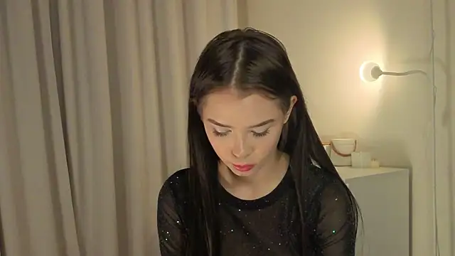 Snapshot of slyshypie chatting on 11.06.25 slyshypie online show from 11.06.25