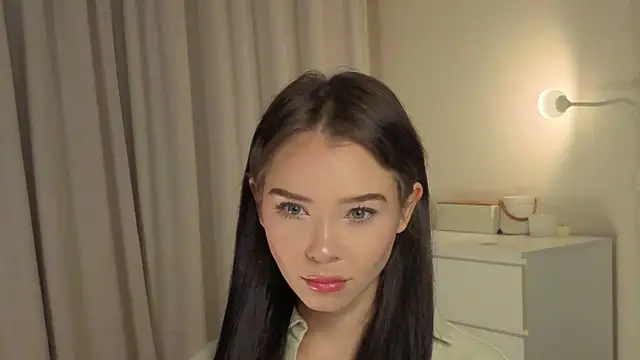 Snapshot of slyshypie chatting on 11.07.25 slyshypie online show from 11.07.25