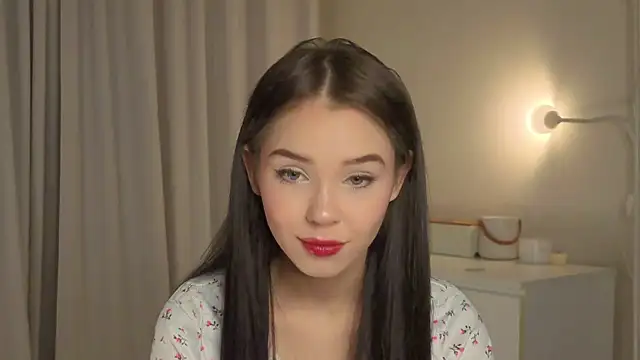 Snapshot of slyshypie chatting on 11.09.25 slyshypie online show from 11.09.25