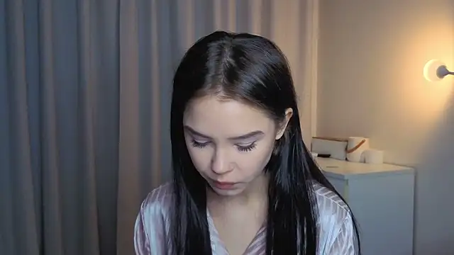 slyshypie online show from 12.17.25