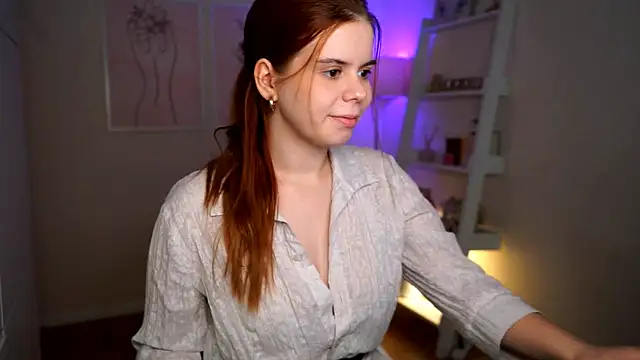 Snapshot of Red_Hotline chatting on 10.04.25 Red Hotline online show from 10.04.25