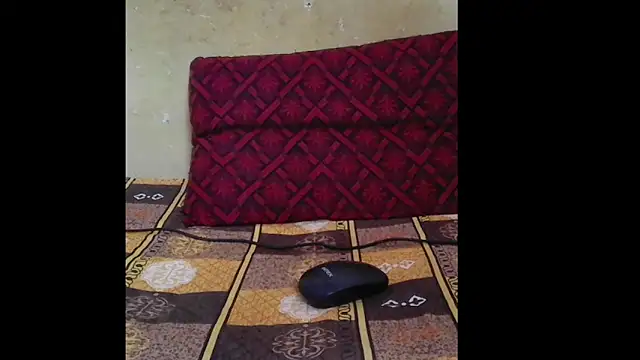 Snapshot of riyamore9623 chatting on 10.11.25 riyamore9623 online show from 10.11.25