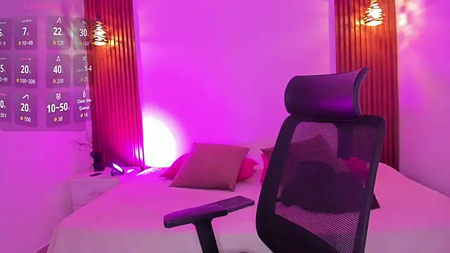 Snapshot of zoe_evans5 chatting on 10.17.25 zoe evans5 online show from 10.17.25