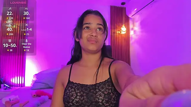 Snapshot of zoe_evans5 chatting on 10.20.25 zoe evans5 online show from 10.20.25