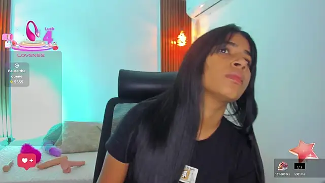 Snapshot of zoe_evans5 chatting on 10.23.25 zoe evans5 online show from 10.23.25