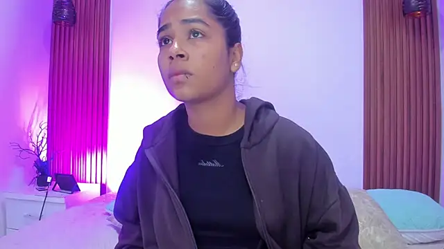 Snapshot of zoe_evans5 chatting on 10.27.25 zoe evans5 online show from 10.27.25