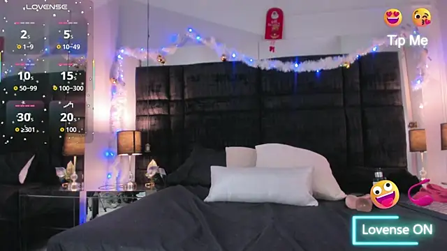 EvamilfXXX online show from 11.18.25