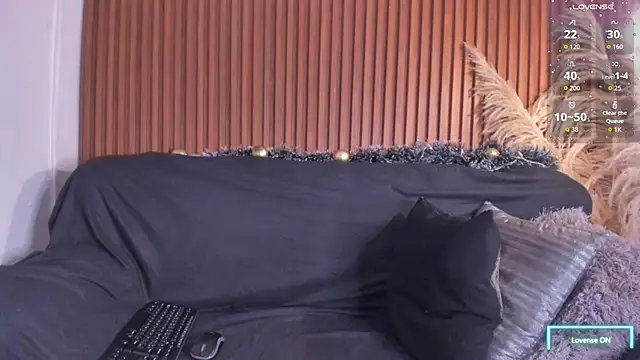 EvamilfXXX online show from 12.18.25