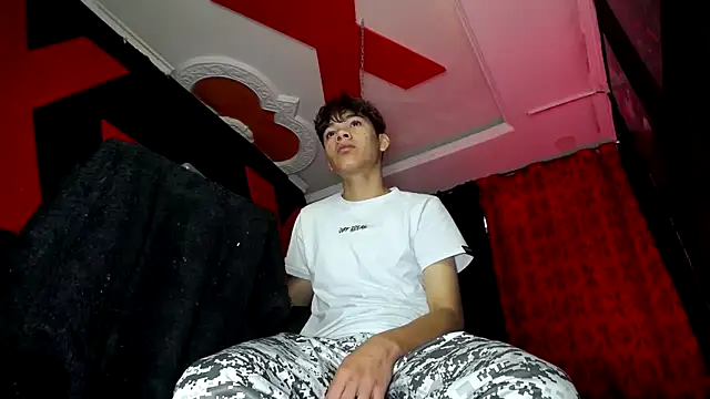 Snapshot of SemerHott chatting on 09.23.25 SemerHott online show from 09.23.25