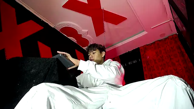 Snapshot of SemerHott chatting on 09.27.25 SemerHott online show from 09.27.25