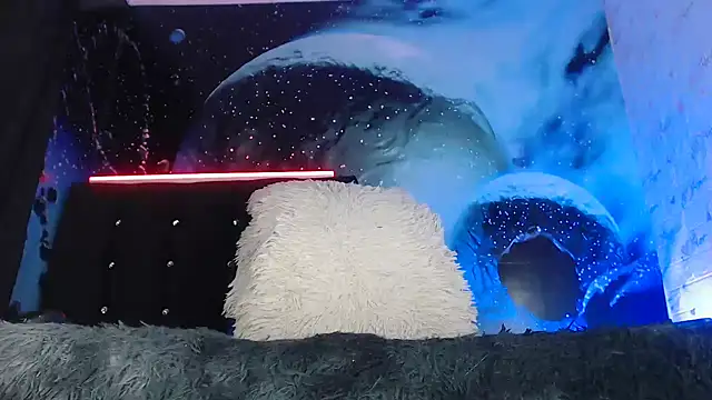 Snapshot of SemerHott chatting on 10.30.25 SemerHott online show from 10.30.25