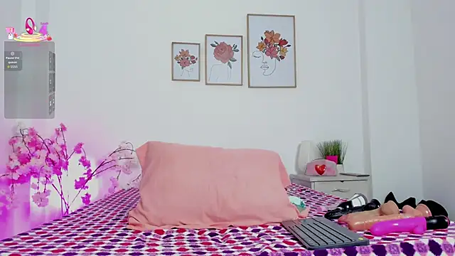 Snapshot of hellzel_moon chatting on 10.09.25 hellzel moon online show from 10.09.25