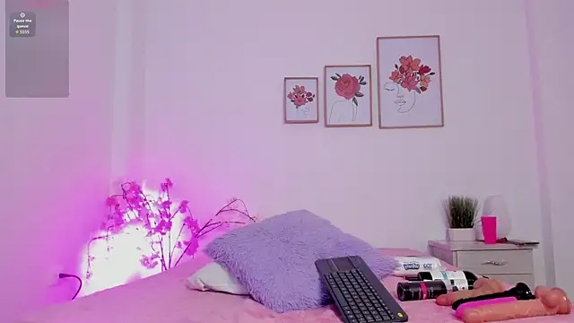 Snapshot of hellzel_moon chatting on 10.20.25 hellzel moon online show from 10.20.25