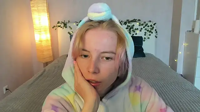 Pink Lila18 online show from 09.09.25