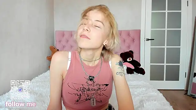 Pink Lila18 online show from 10.03.25