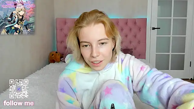 Pink Lila18 online show from 10.27.25