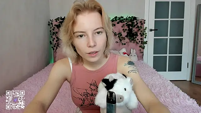 Pink Lila18 online show from 11.25.25