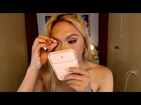 Snapshot of AthenaFLamia chatting on 10.02.25 AthenaFLamia online show from 10.02.25