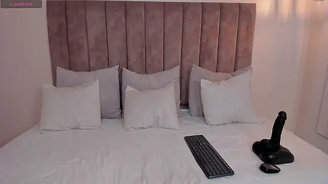 Snapshot of amber_colliiins chatting on 10.14.25 amber colliiins online show from 10.14.25