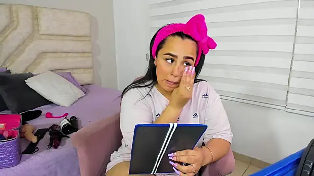 Snapshot of _adahara_queen chatting on 09.10.25 adahara queen online show from 09.10.25