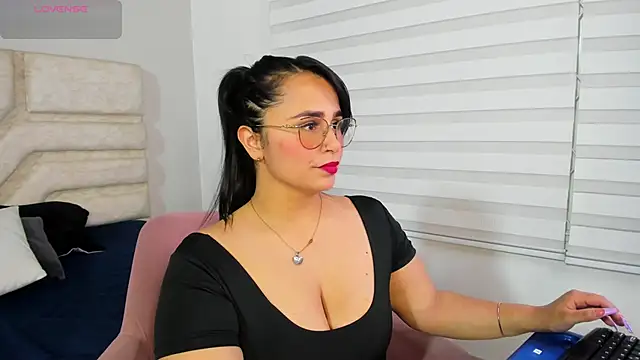 Snapshot of _adahara_queen chatting on 09.11.25 adahara queen online show from 09.11.25