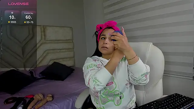 Snapshot of _adahara_queen chatting on 09.17.25 adahara queen online show from 09.17.25