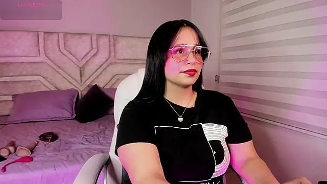 Snapshot of _adahara_queen chatting on 09.30.25 adahara queen online show from 09.30.25