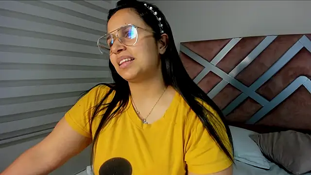 Snapshot of _adahara_queen chatting on 10.20.25 adahara queen online show from 10.20.25