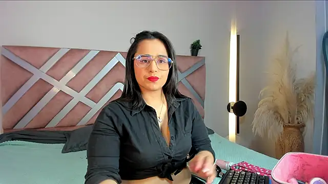 Snapshot of _adahara_queen chatting on 10.29.25 adahara queen online show from 10.29.25