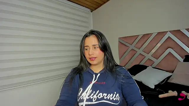 Snapshot of _adahara_queen chatting on 11.06.25 adahara queen online show from 11.06.25