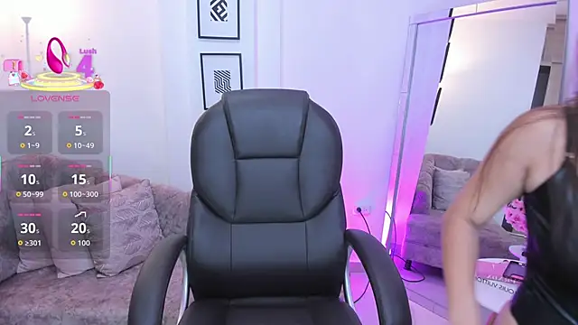 Snapshot of issi_loren chatting on 11.08.25 issi loren online show from 11.08.25