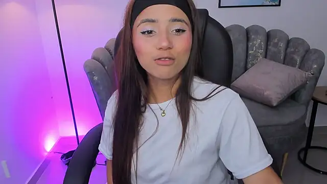 Snapshot of issi_loren chatting on 11.09.25 issi loren online show from 11.09.25