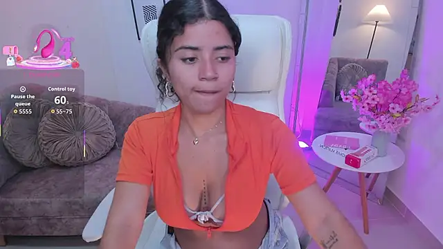 Snapshot of issi_loren chatting on 02.28.26 issi loren online show from 02.28.26