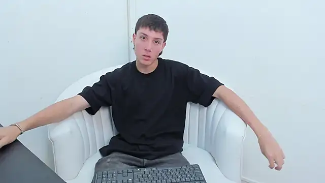 LittleDanny  online show from 11.12.25