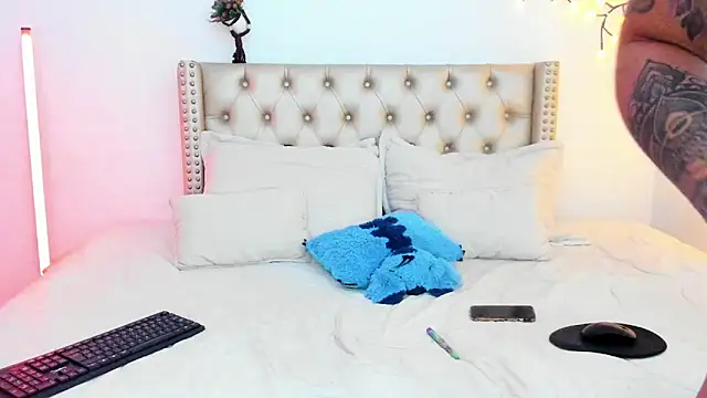 LenaStylesOA online show from 03.29.26