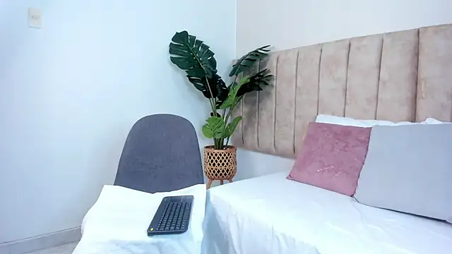 Snapshot of Karina_Harris chatting on 10.02.25 Karina Harris online show from 10.02.25