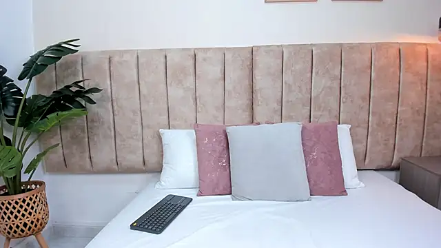 Snapshot of Karina_Harris chatting on 10.09.25 Karina Harris online show from 10.09.25