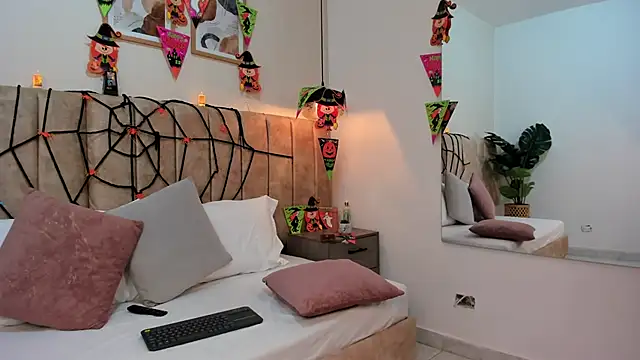 Snapshot of Karina_Harris chatting on 10.27.25 Karina Harris online show from 10.27.25