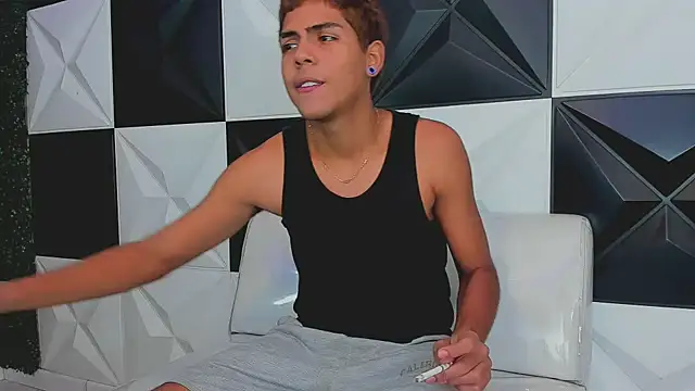 cam sexboy18 online show from 09.25.25