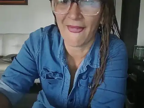 MiaVega online show from 10.16.25