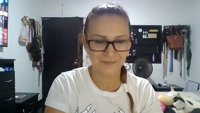 MiaVega online show from 12.14.25