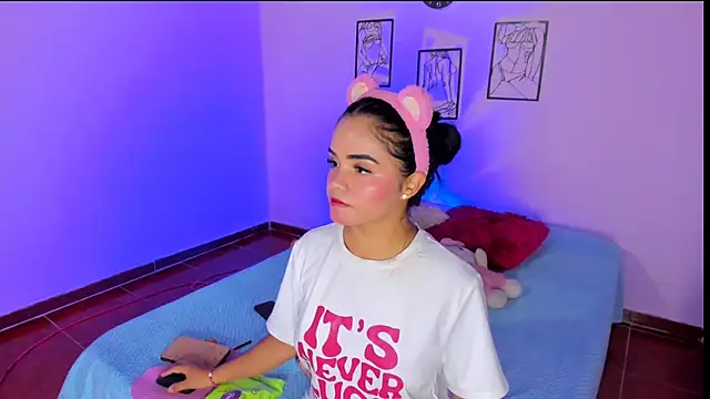 Snapshot of Valeri_13 chatting on 09.29.25 Valeri 13 online show from 09.29.25