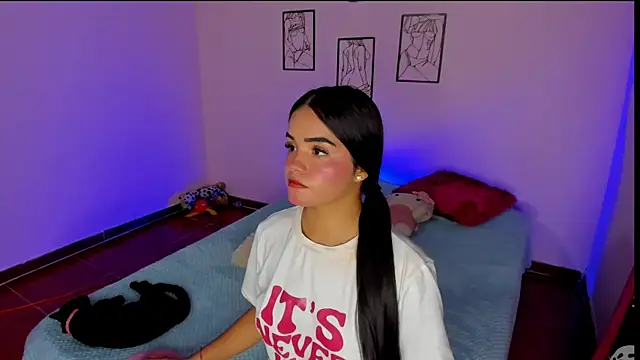 Snapshot of Valeri_13 chatting on 10.10.25 Valeri 13 online show from 10.10.25