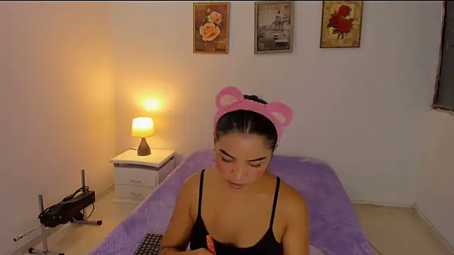 Snapshot of Valeri_13 chatting on 10.23.25 Valeri 13 online show from 10.23.25